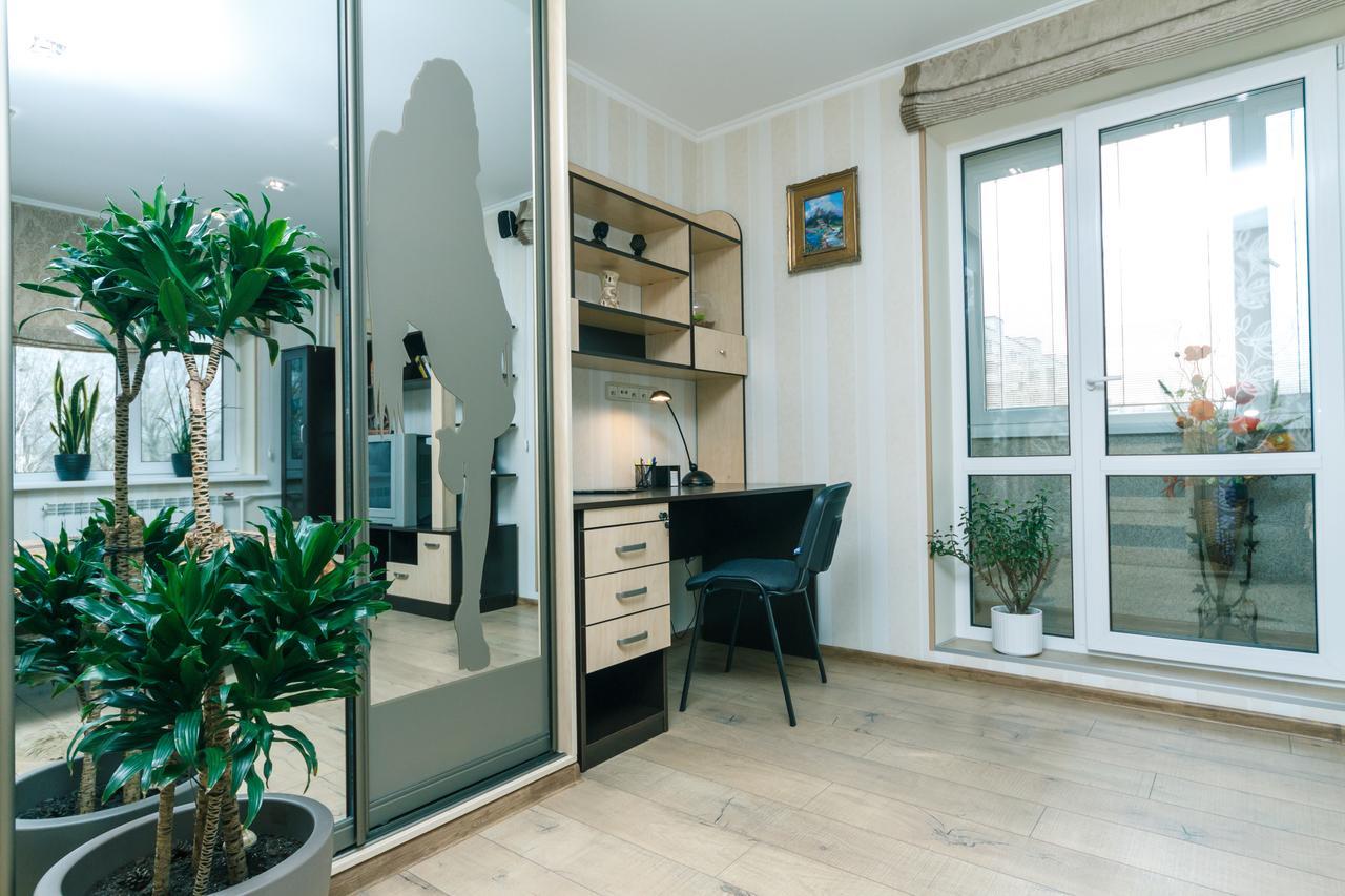 Apartment On Sevastopolska Square Kyiv Exterior photo