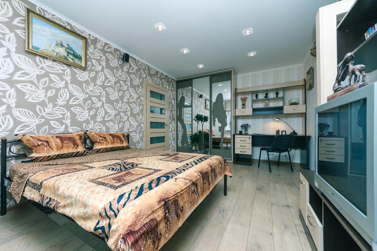 Apartment On Sevastopolska Square Kyiv Exterior photo