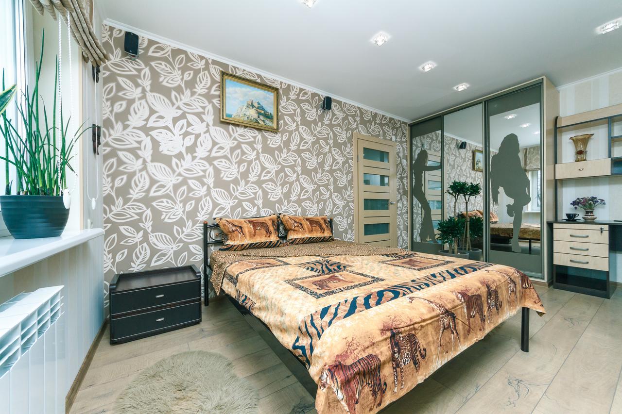 Apartment On Sevastopolska Square Kyiv Exterior photo