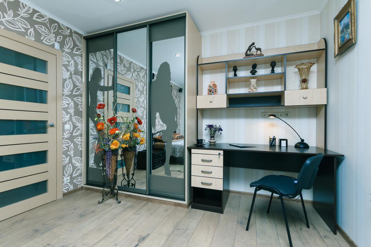 Apartment On Sevastopolska Square Kyiv Exterior photo